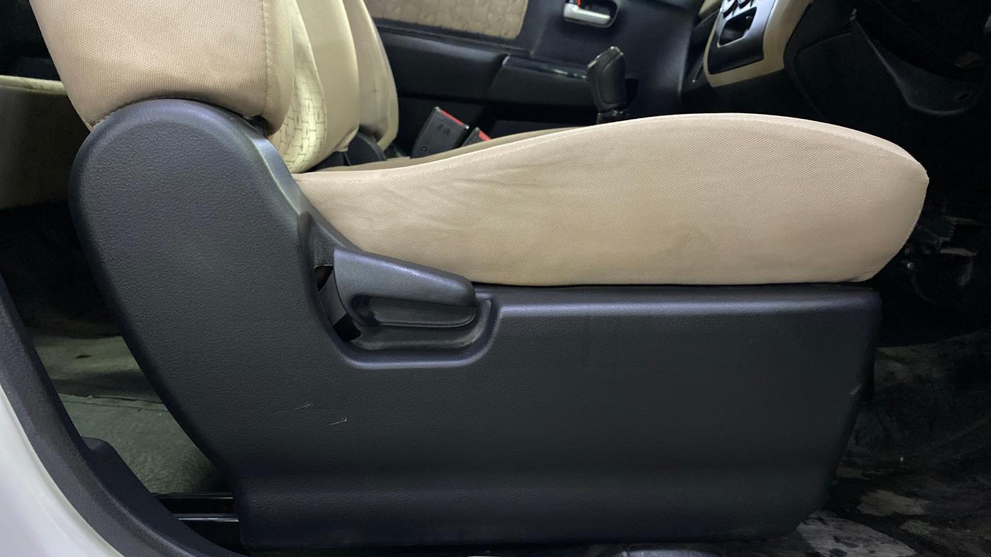 2018 Maruti Wagon R 1.0 VXI, CNG, Manual, 1,18,844 km, Driver Side Adjustment Panel