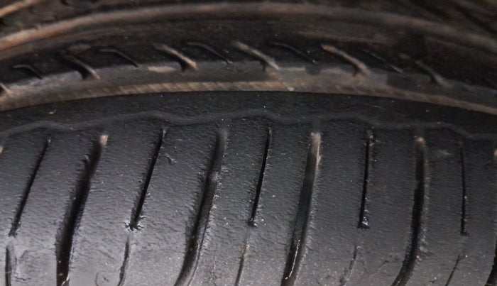 2013 Honda Brio S MT, Petrol, Manual, 64,188 km, Right Front Tyre Tread