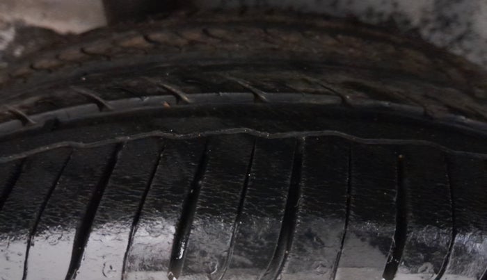 2013 Honda Brio S MT, Petrol, Manual, 64,188 km, Right Rear Tyre Tread