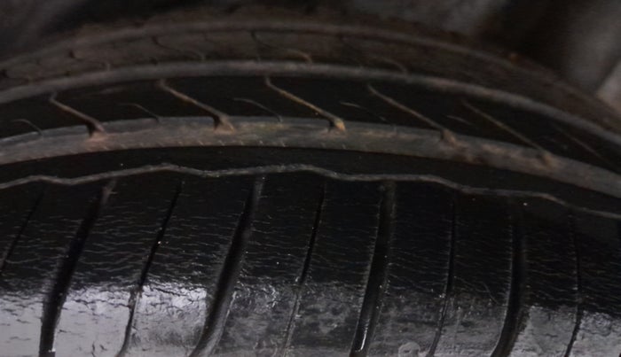 2013 Honda Brio S MT, Petrol, Manual, 64,188 km, Left Rear Tyre Tread