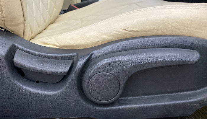 2018 Hyundai Elite i20 SPORTZ 1.2, Petrol, Manual, 73,190 km, Driver Side Adjustment Panel