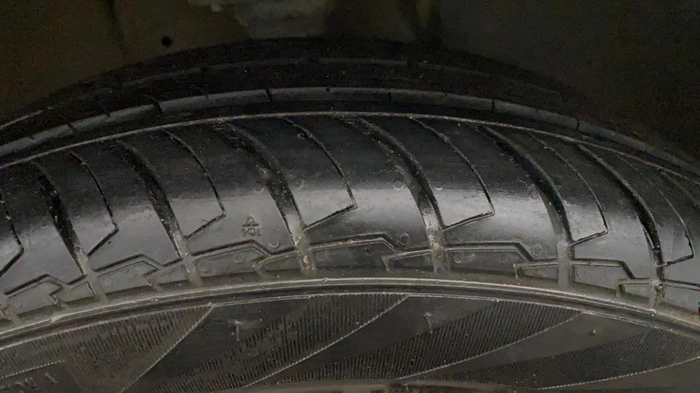 2020 Maruti IGNIS SIGMA 1.2, Petrol, Manual, 1,45,972 km, Right Front Tyre Tread