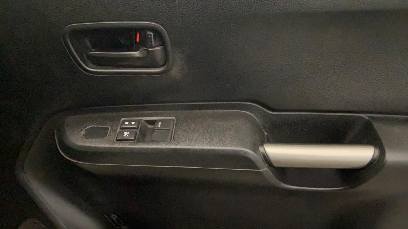 2020 Maruti IGNIS SIGMA 1.2, Petrol, Manual, 1,45,972 km, Driver Side Door Panels Control
