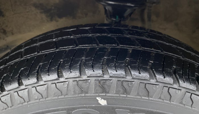 2016 Maruti Alto 800 LXI, Petrol, Manual, 46,689 km, Left Front Tyre Tread