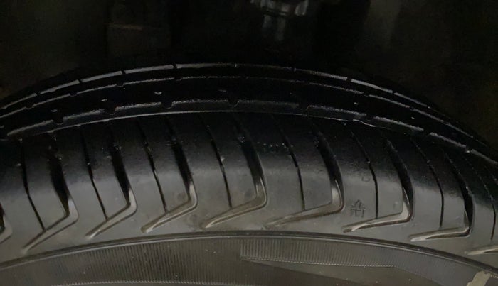 2017 Renault Kwid RXL 1.0, Petrol, Manual, 82,364 km, Left Front Tyre Tread