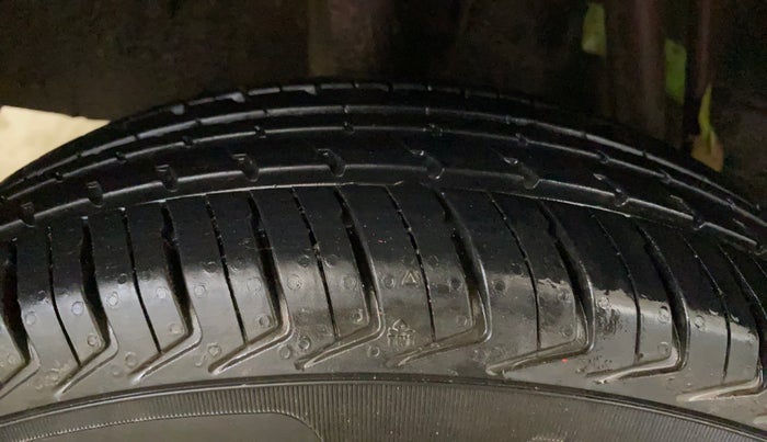 2017 Renault Kwid RXL 1.0, Petrol, Manual, 82,364 km, Right Rear Tyre Tread