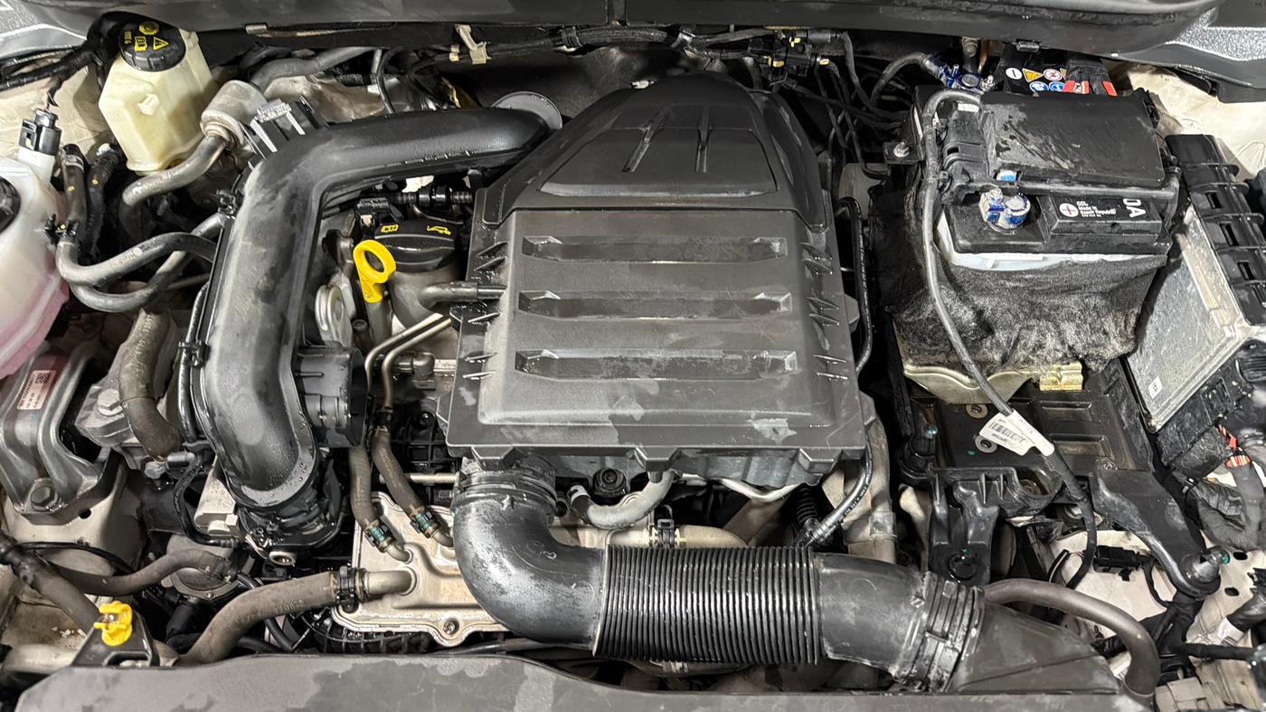 2022 Volkswagen TAIGUN TOPLINE 1.0 TSI MT, Petrol, Manual, 1,20,479 km, Engine View