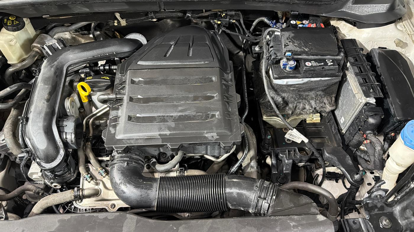 2022 Volkswagen TAIGUN TOPLINE 1.0 TSI MT, Petrol, Manual, 1,20,479 km, Engine View - Left