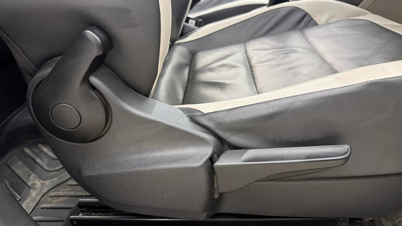 2022 Volkswagen TAIGUN TOPLINE 1.0 TSI MT, Petrol, Manual, 1,20,479 km, Driver Side Adjustment Panel