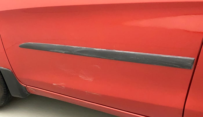 2015 Maruti Celerio VXI CNG, CNG, Manual, 73,915 km, Front passenger door - Slightly dented