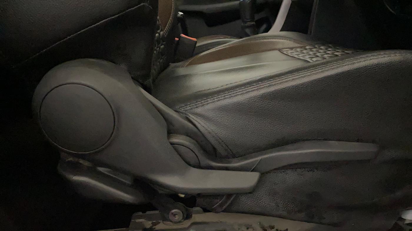 2023 Maruti BREZZA VXI SMART HYBRID, Petrol, Manual, 33,093 km, Driver Side Adjustment Panel