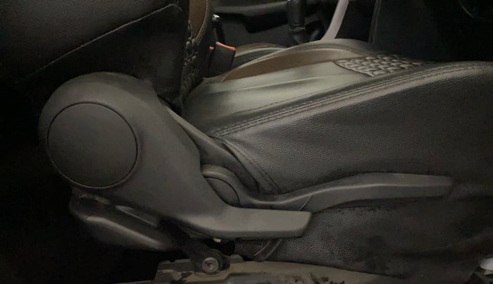 2023 Maruti BREZZA VXI SMART HYBRID, Petrol, Manual, 33,093 km, Driver Side Adjustment Panel