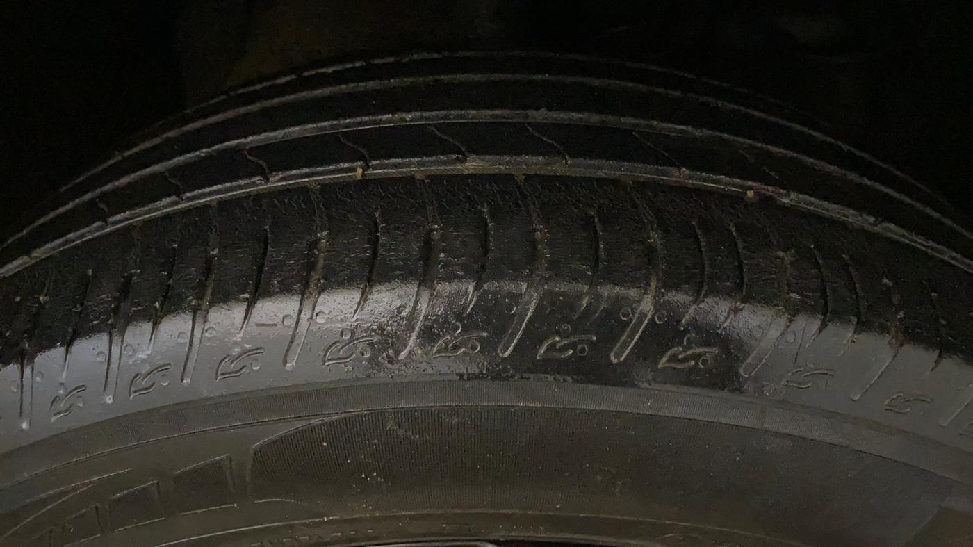2023 Maruti BREZZA VXI SMART HYBRID, Petrol, Manual, 33,093 km, Right Front Tyre Tread
