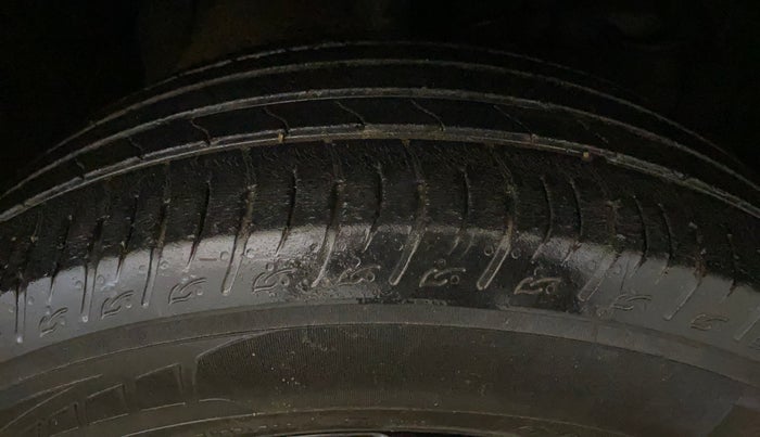 2023 Maruti BREZZA VXI SMART HYBRID, Petrol, Manual, 33,093 km, Right Front Tyre Tread