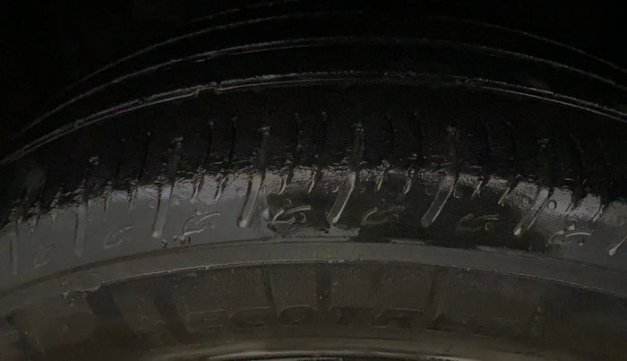 2023 Maruti BREZZA VXI SMART HYBRID, Petrol, Manual, 33,093 km, Left Front Tyre Tread