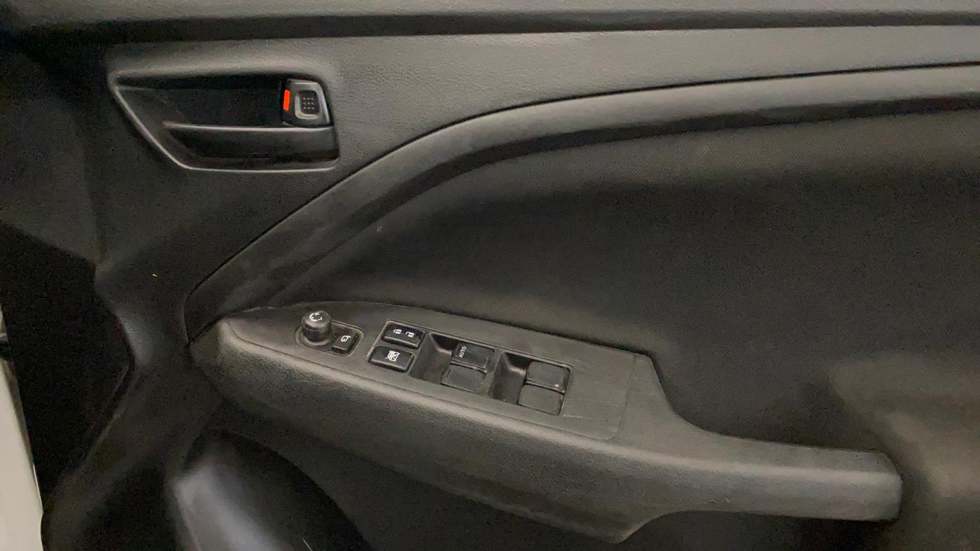 2023 Maruti BREZZA VXI SMART HYBRID, Petrol, Manual, 33,093 km, Driver Side Door Panels Control
