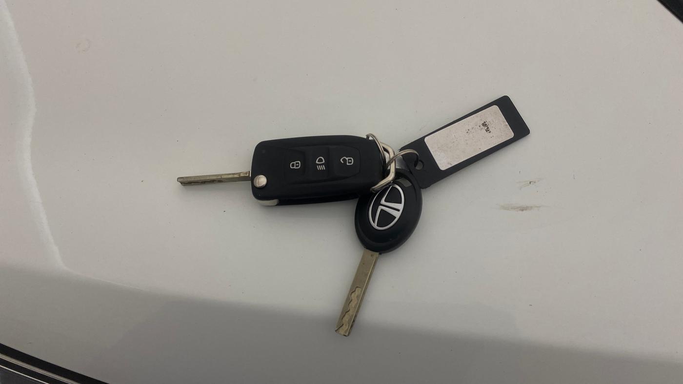 2022 Tata Tiago XT PETROL, Petrol, Manual, 10,140 km, Key Close Up