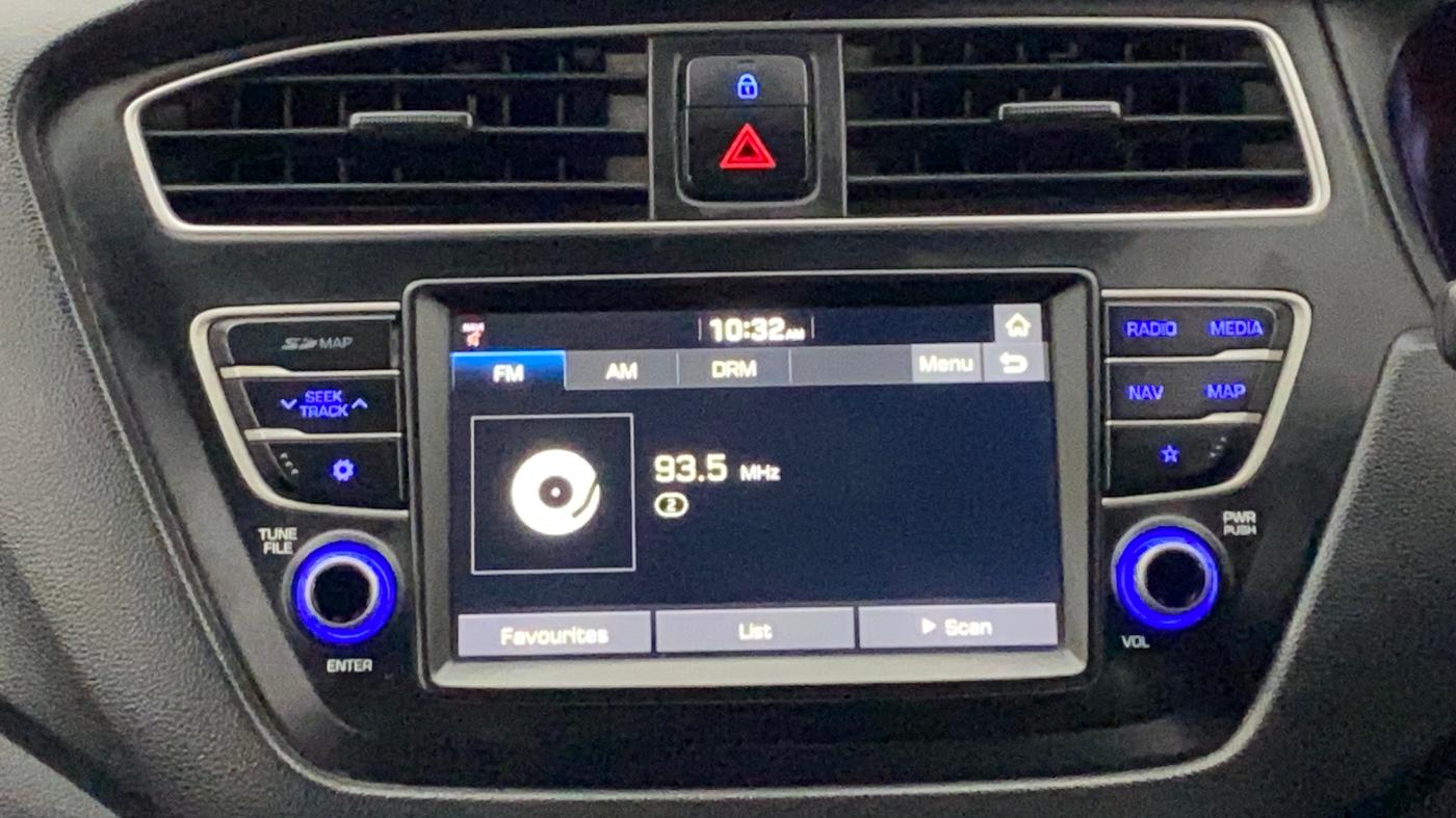 2019 Hyundai Elite i20 SPORTZ PLUS 1.2 DUAL TONE, Petrol, Manual, 32,325 km, Infotainment System