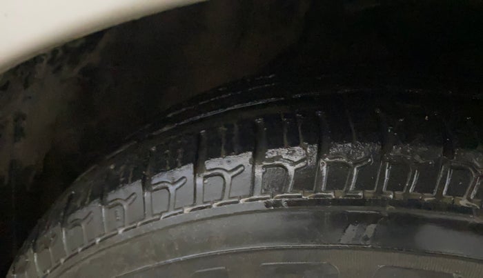 2014 Hyundai i10 MAGNA 1.1, Petrol, Manual, 71,956 km, Right Front Tyre Tread