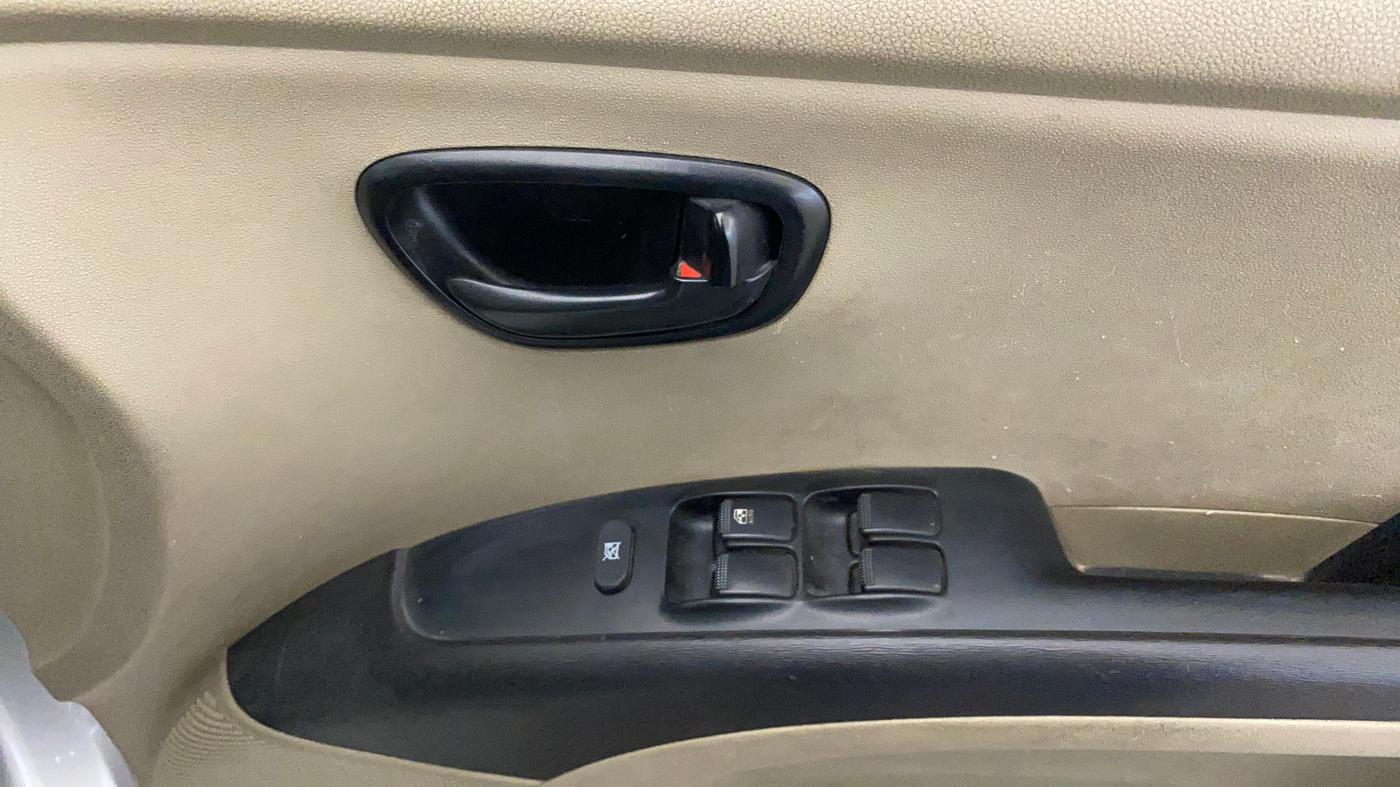 2014 Hyundai i10 MAGNA 1.1, Petrol, Manual, 71,926 km, Driver Side Door Panels Control