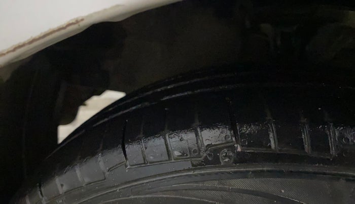 2014 Hyundai i10 MAGNA 1.1, Petrol, Manual, 71,956 km, Left Front Tyre Tread