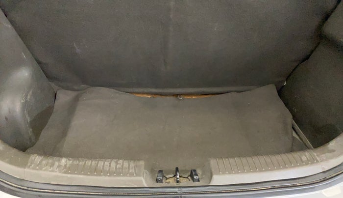 2014 Hyundai i10 MAGNA 1.1, Petrol, Manual, 71,956 km, Boot Inside