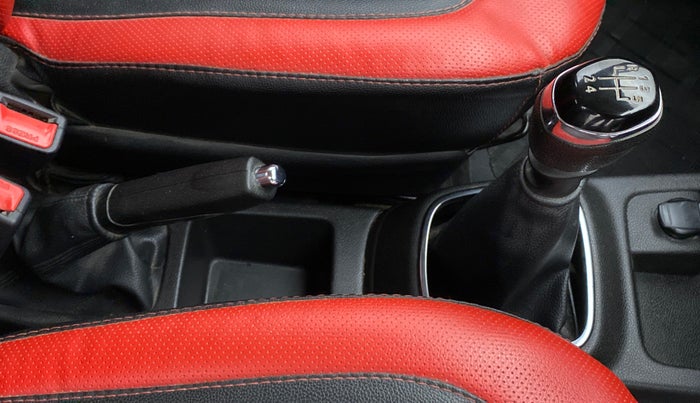 2018 Renault Kwid 1.0 RXT Opt, Petrol, Manual, 31,396 km, Gear Lever