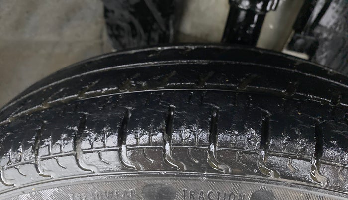 2018 Renault Kwid 1.0 RXT Opt, Petrol, Manual, 31,396 km, Right Front Tyre Tread