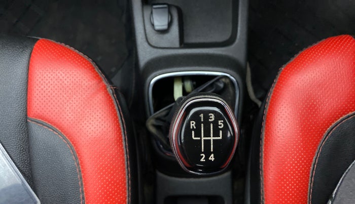 2018 Renault Kwid 1.0 RXT Opt, Petrol, Manual, 31,396 km, Gear lever - Boot Cover minor damage