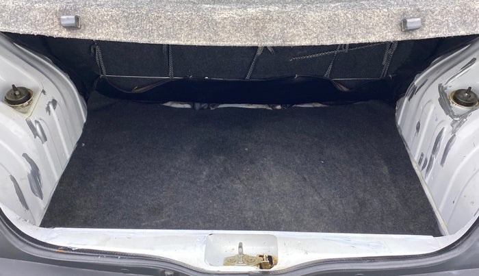 2018 Renault Kwid 1.0 RXT Opt, Petrol, Manual, 31,396 km, Boot Inside
