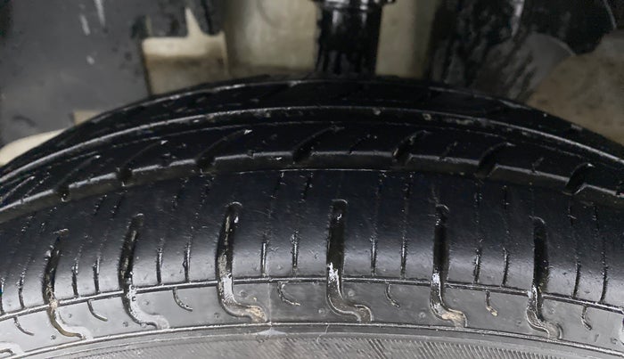 2018 Renault Kwid 1.0 RXT Opt, Petrol, Manual, 31,396 km, Left Front Tyre Tread