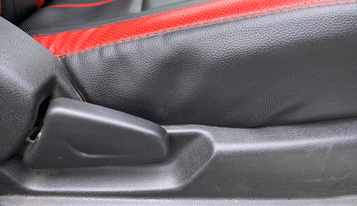 2018 Renault Kwid 1.0 RXT Opt, Petrol, Manual, 31,396 km, Driver Side Adjustment Panel