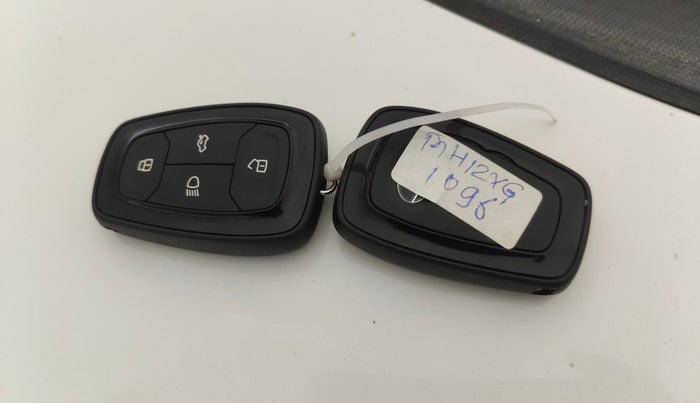 2023 Tata TIGOR XZ PLUS LEATHERETTE, Petrol, Manual, 18,549 km, Key Close Up