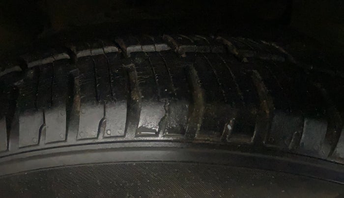 2017 Tata Hexa XT 4X2 6 STR, Diesel, Manual, 66,821 km, Right Front Tyre Tread