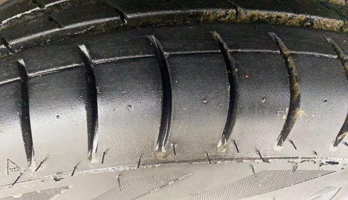 2018 Maruti Alto 800 LXI, Petrol, Manual, 23,509 km, Left Front Tyre Tread
