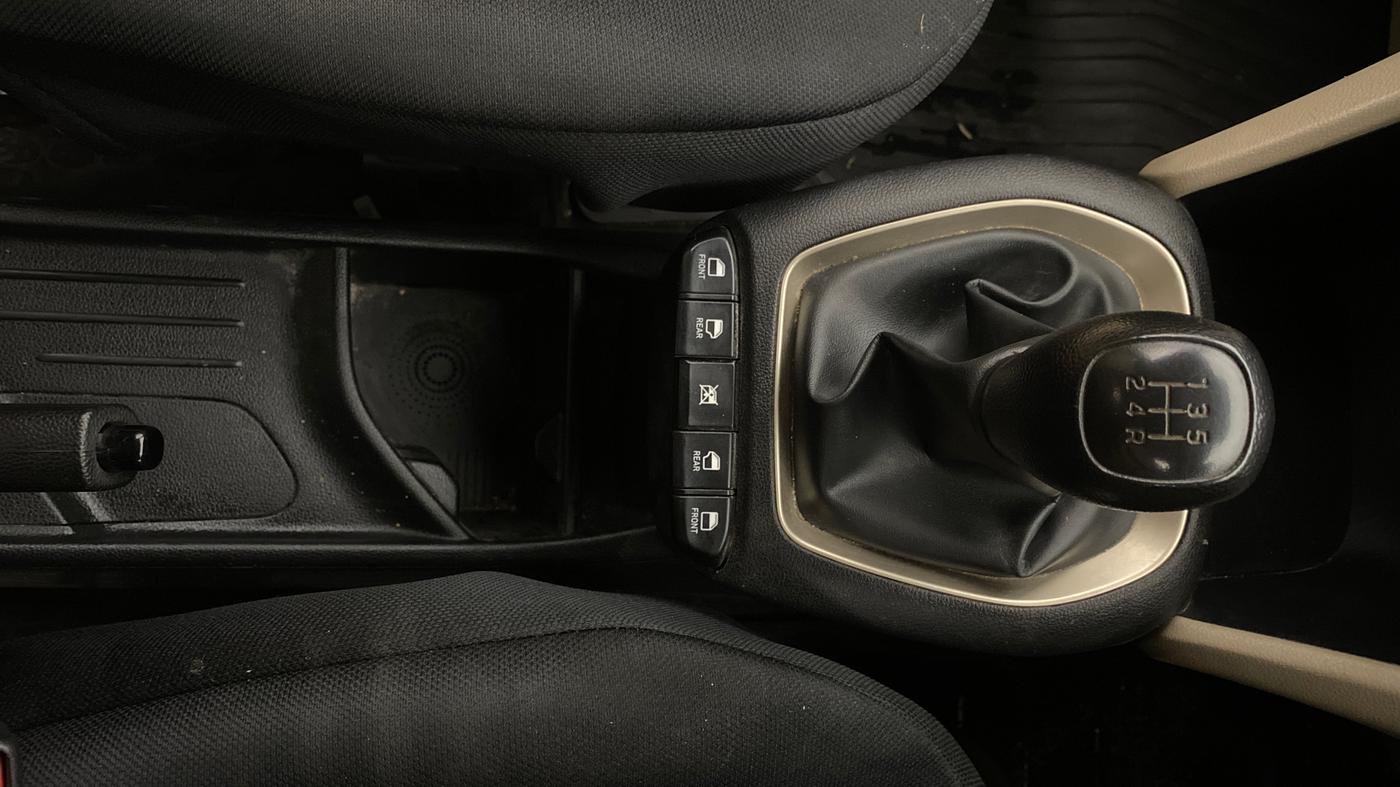 2019 Hyundai NEW SANTRO MAGNA, Petrol, Manual, 74,349 km, Gear Lever