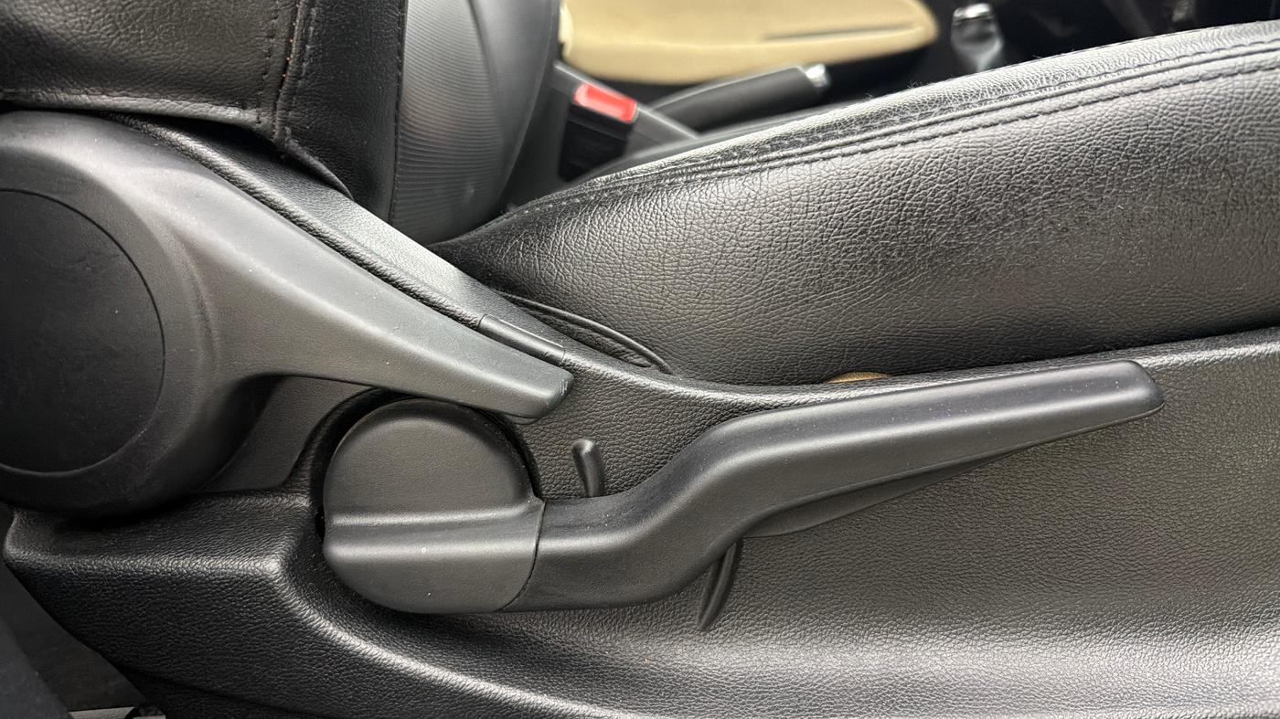 2021 Honda City 1.5L I-VTEC VX, Petrol, Manual, 29,396 km, Driver Side Adjustment Panel