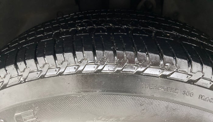 2019 Mahindra XUV500 W9, Diesel, Manual, 98,098 km, Left Front Tyre Tread