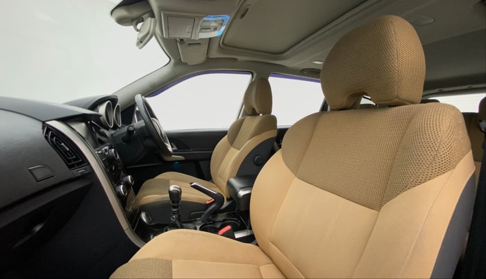 2019 Mahindra XUV500 W9, Diesel, Manual, 98,098 km, Right Side Front Door Cabin