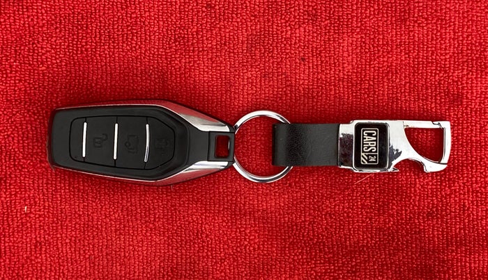 2019 Mahindra XUV500 W9, Diesel, Manual, 98,098 km, Key Close Up