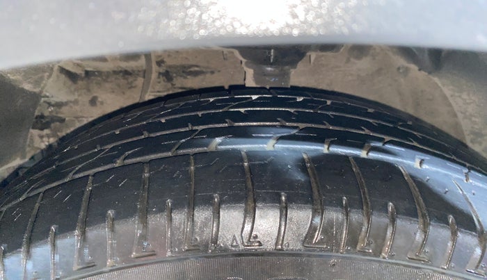 2023 Mahindra XUV300 W8 1.2 PETROL, Petrol, Manual, 22,230 km, Left Front Tyre Tread