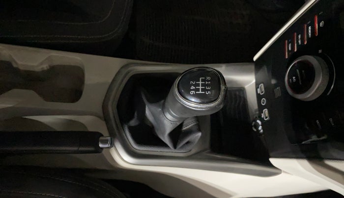 2023 Mahindra XUV300 W8 1.2 PETROL, Petrol, Manual, 22,230 km, Gear Lever