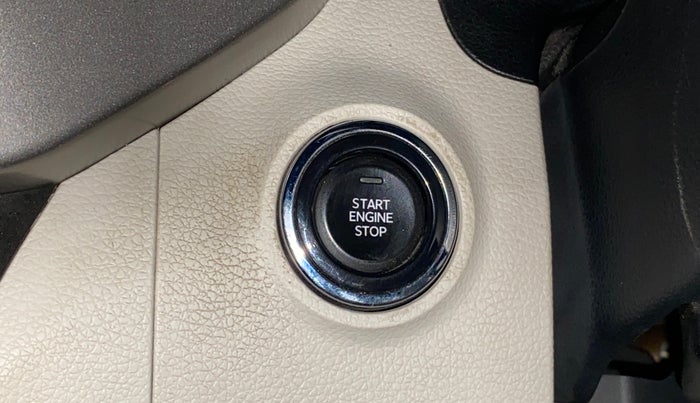 2023 Mahindra XUV300 W8 1.2 PETROL, Petrol, Manual, 22,230 km, Keyless Start/ Stop Button