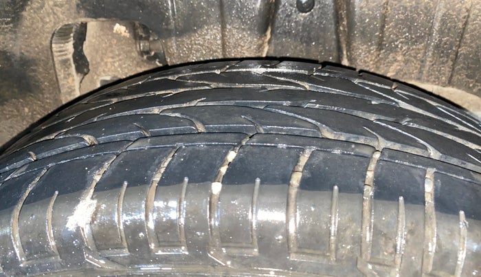 2023 Mahindra XUV300 W8 1.2 PETROL, Petrol, Manual, 22,230 km, Left Rear Tyre Tread