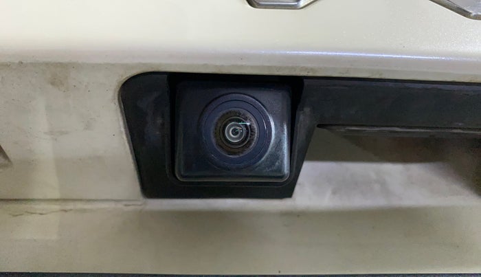 2023 Mahindra XUV300 W8 1.2 PETROL, Petrol, Manual, 22,230 km, Parking Camera