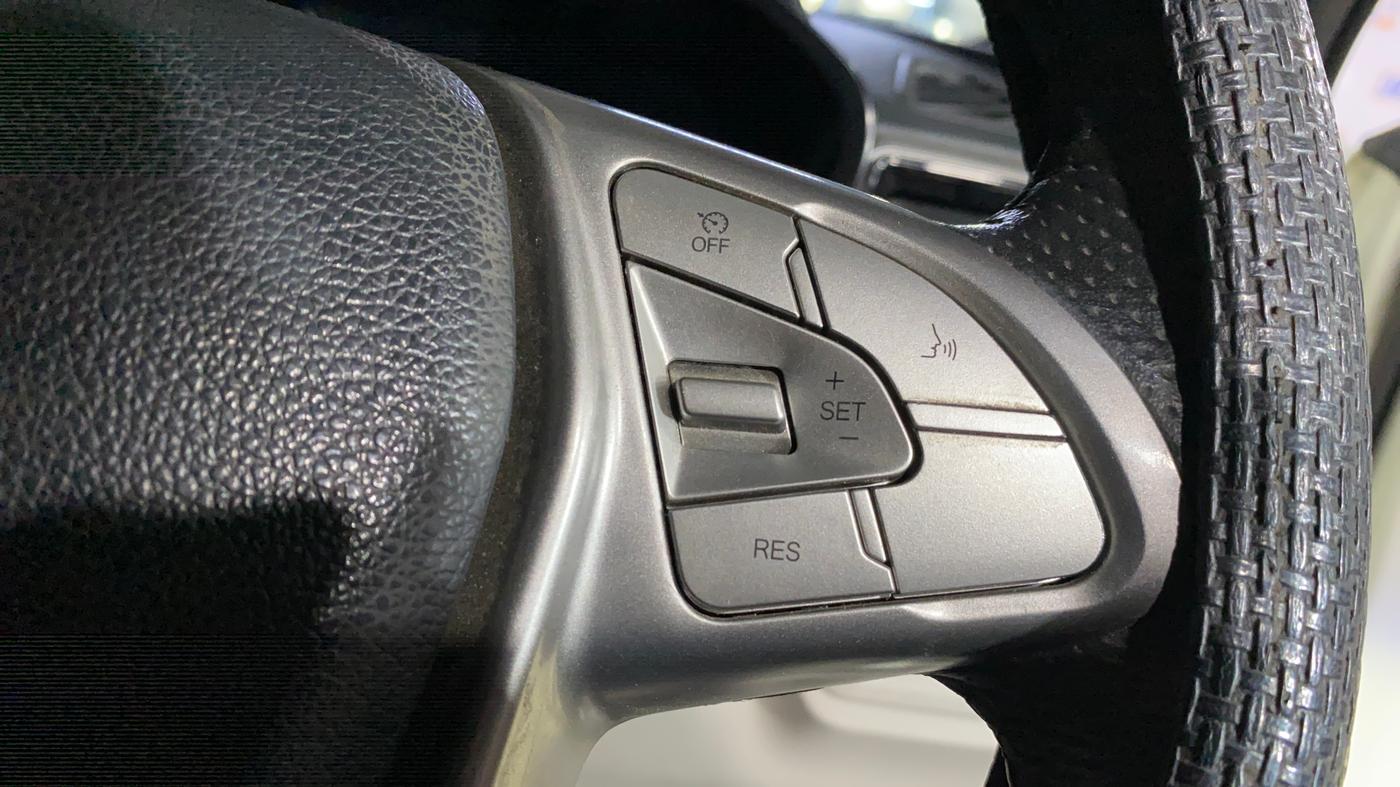 2023 Mahindra XUV300 W8 1.2 PETROL, Petrol, Manual, 22,230 km, Adaptive Cruise Control