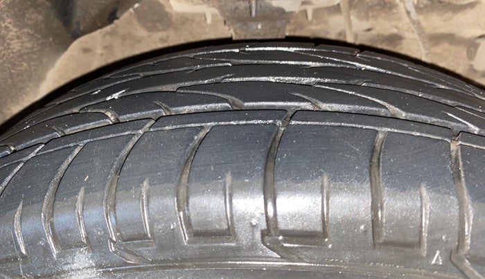 2023 Mahindra XUV300 W8 1.2 PETROL, Petrol, Manual, 22,230 km, Right Front Tyre Tread