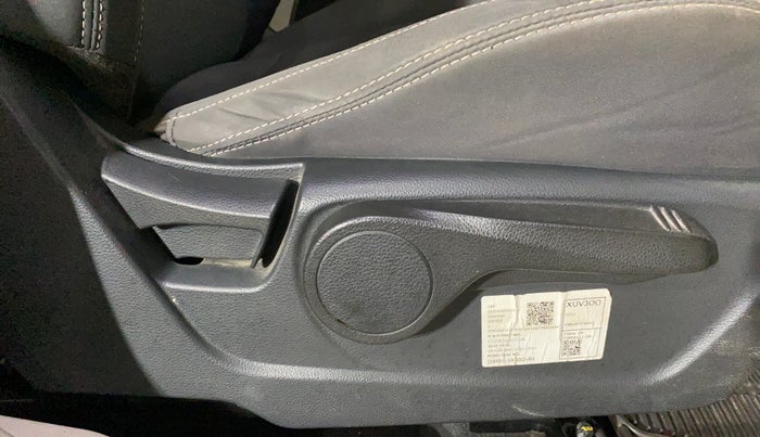 2023 Mahindra XUV300 W8 1.2 PETROL, Petrol, Manual, 22,230 km, Driver Side Adjustment Panel