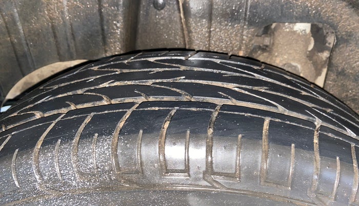 2023 Mahindra XUV300 W8 1.2 PETROL, Petrol, Manual, 22,230 km, Right Rear Tyre Tread