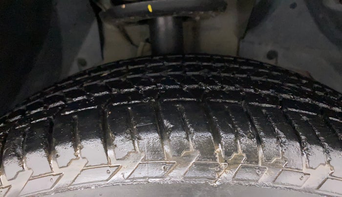 2019 Mahindra XUV500 W9, Diesel, Manual, 45,465 km, Right Front Tyre Tread